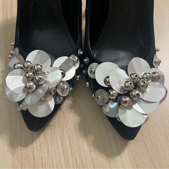 Charles By Charles David Black Heels with Floral Embellishments - Picture 2 of 5